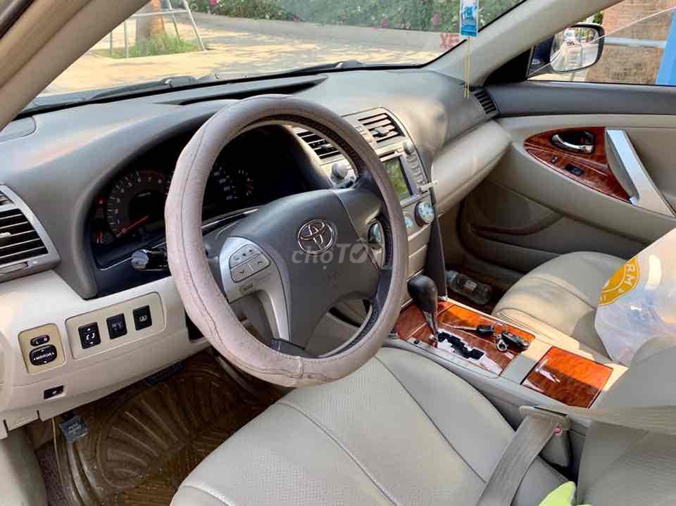 Toyota Camry - ảnh 3