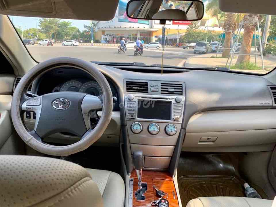Toyota Camry - ảnh 4