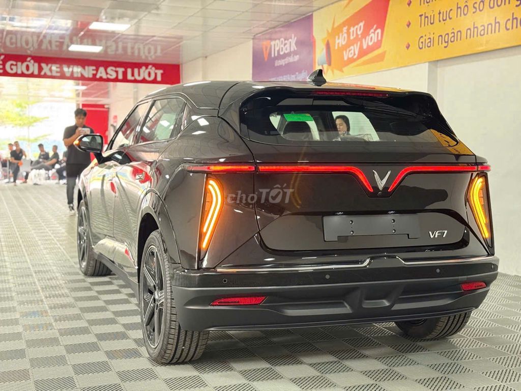 VinFast VF7 - ảnh 4