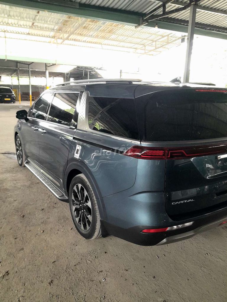 Kia Carnival - ảnh 1
