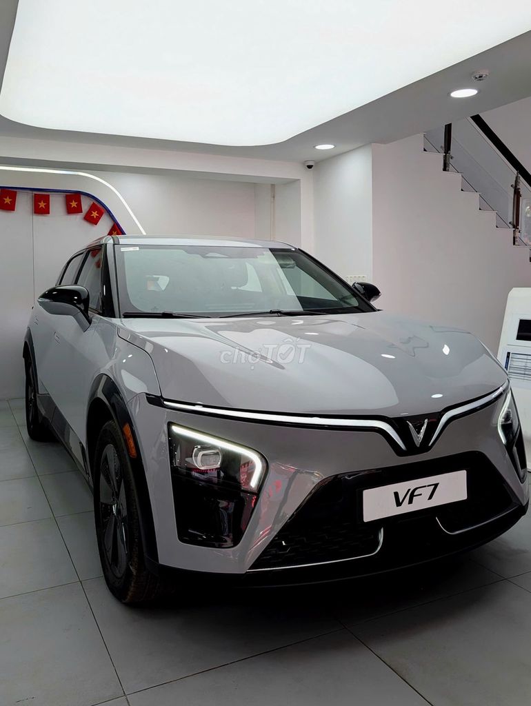 VinFast VF7 Eco - ảnh 2