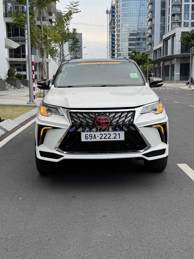 Toyota Fortuner - ảnh 1