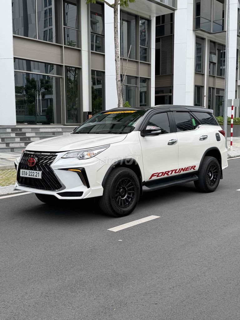 Toyota Fortuner - ảnh 3