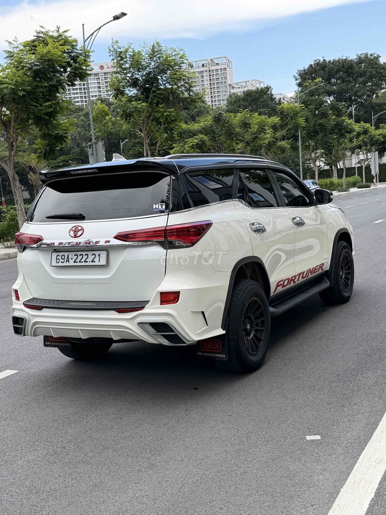 Toyota Fortuner - ảnh 5