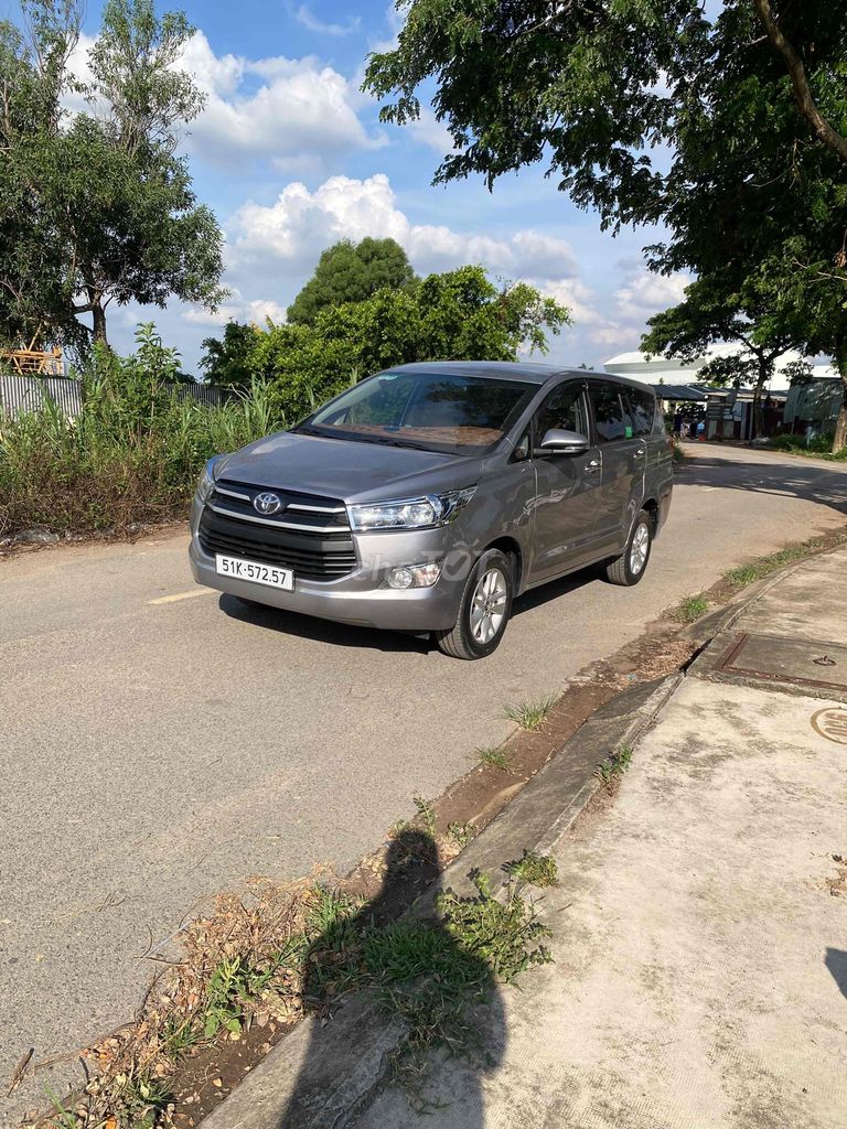 Toyota Innova - ảnh 1