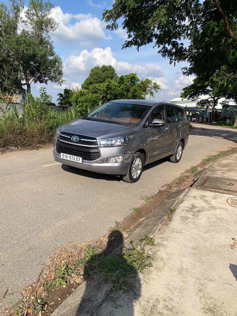Toyota Innova - ảnh 3
