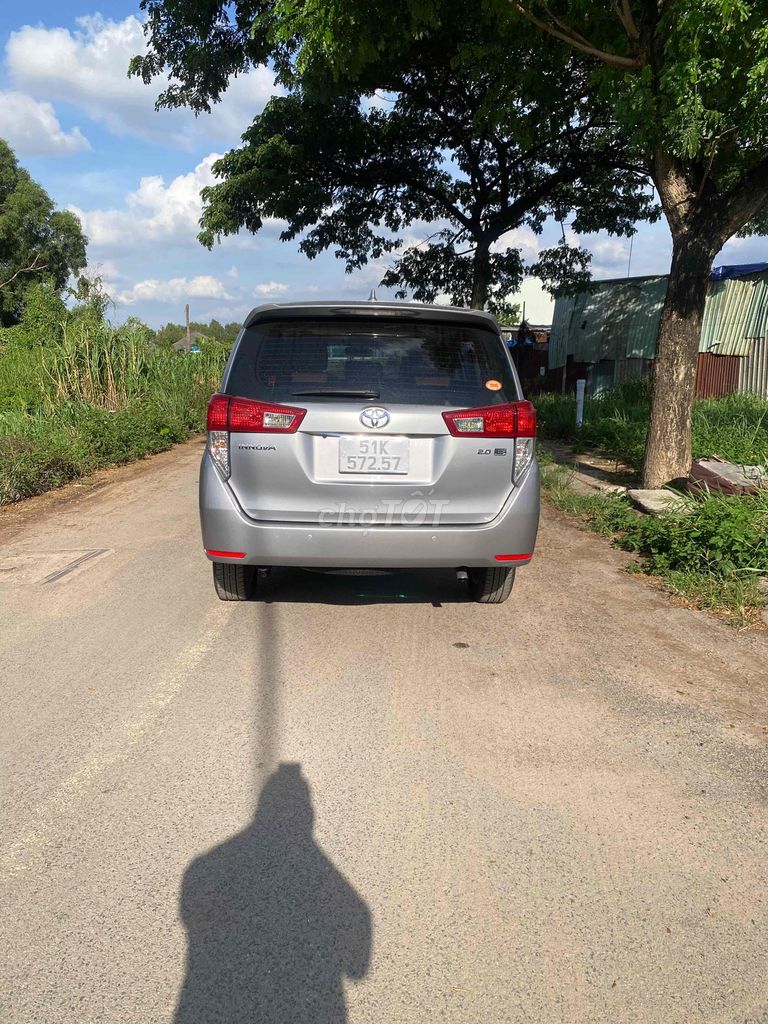 Toyota Innova - ảnh 4