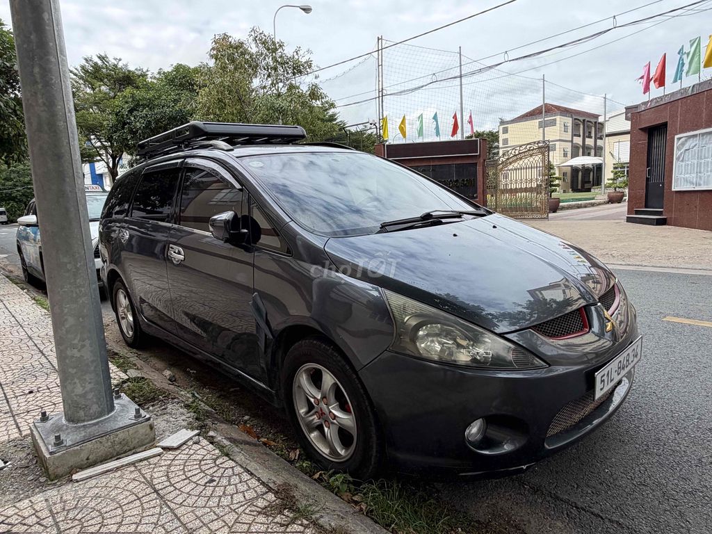Mitsubishi Grandis 2005 - ảnh 2