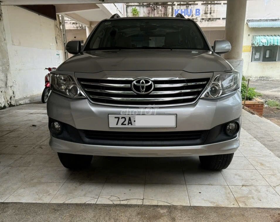Toyota Fortuner 2012 - ảnh 2