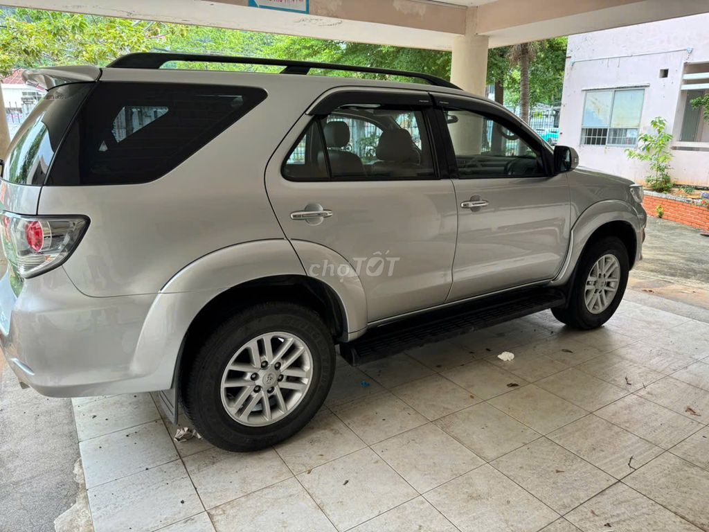 Toyota Fortuner 2012 - ảnh 3
