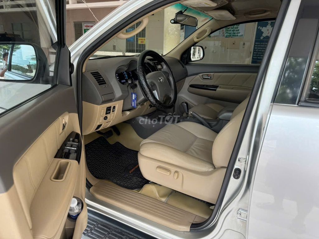 Toyota Fortuner 2012 - ảnh 4