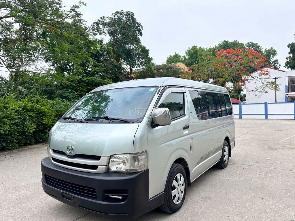 Toyota Hiace 2009 - ảnh 2