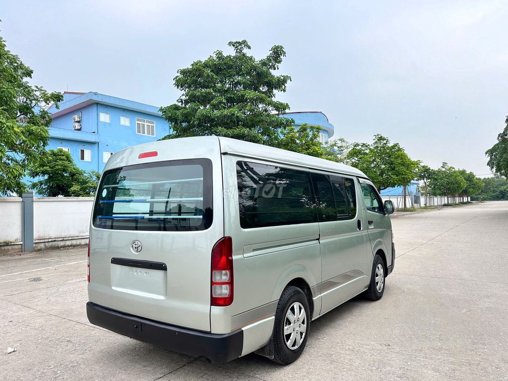 Toyota Hiace 2009 - ảnh 3