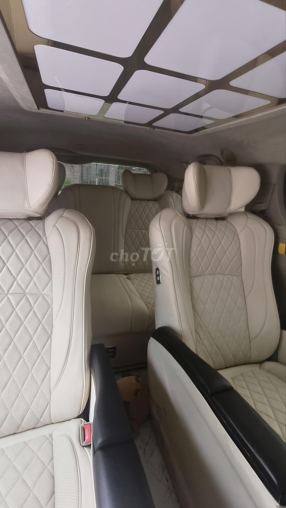 Toyota Sienna 2010 - ảnh 2