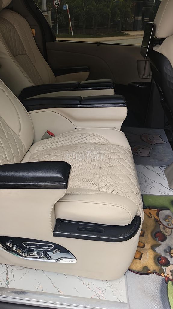 Toyota Sienna 2010 - ảnh 4