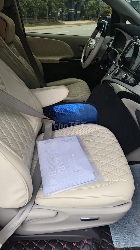 Toyota Sienna 2010 - ảnh 5