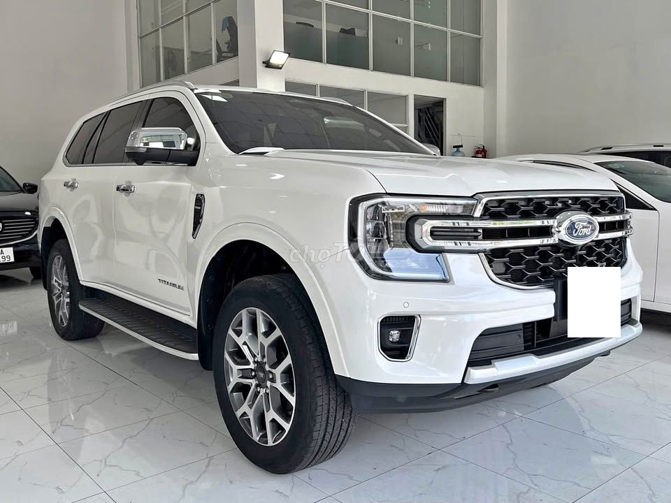 Ford Everest 2024 - ảnh 1
