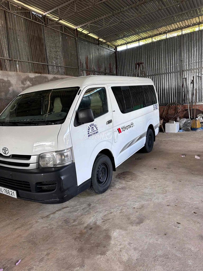 Toyota Hiace 2010 - ảnh 1