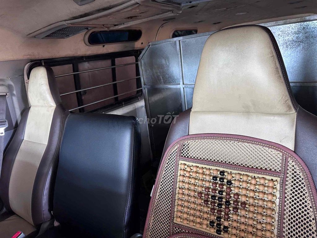 Toyota Hiace 2010 - ảnh 4