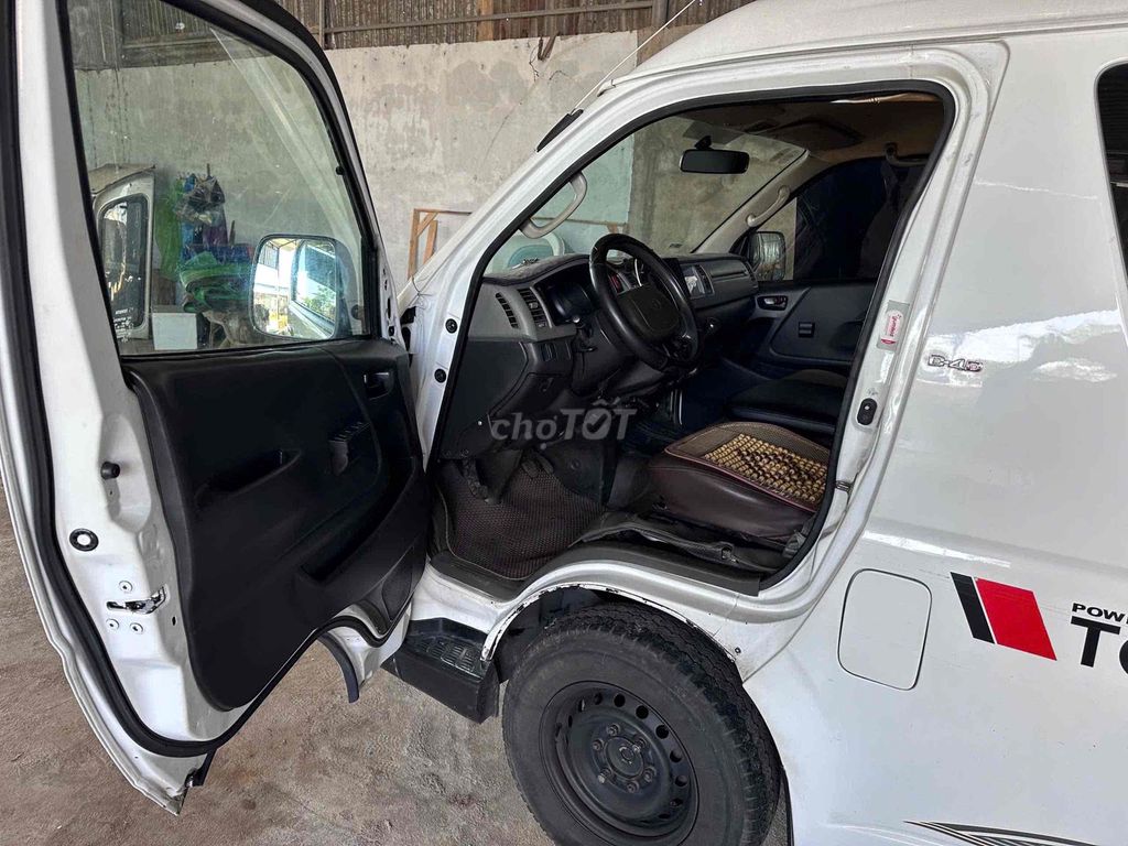 Toyota Hiace 2010 - ảnh 5