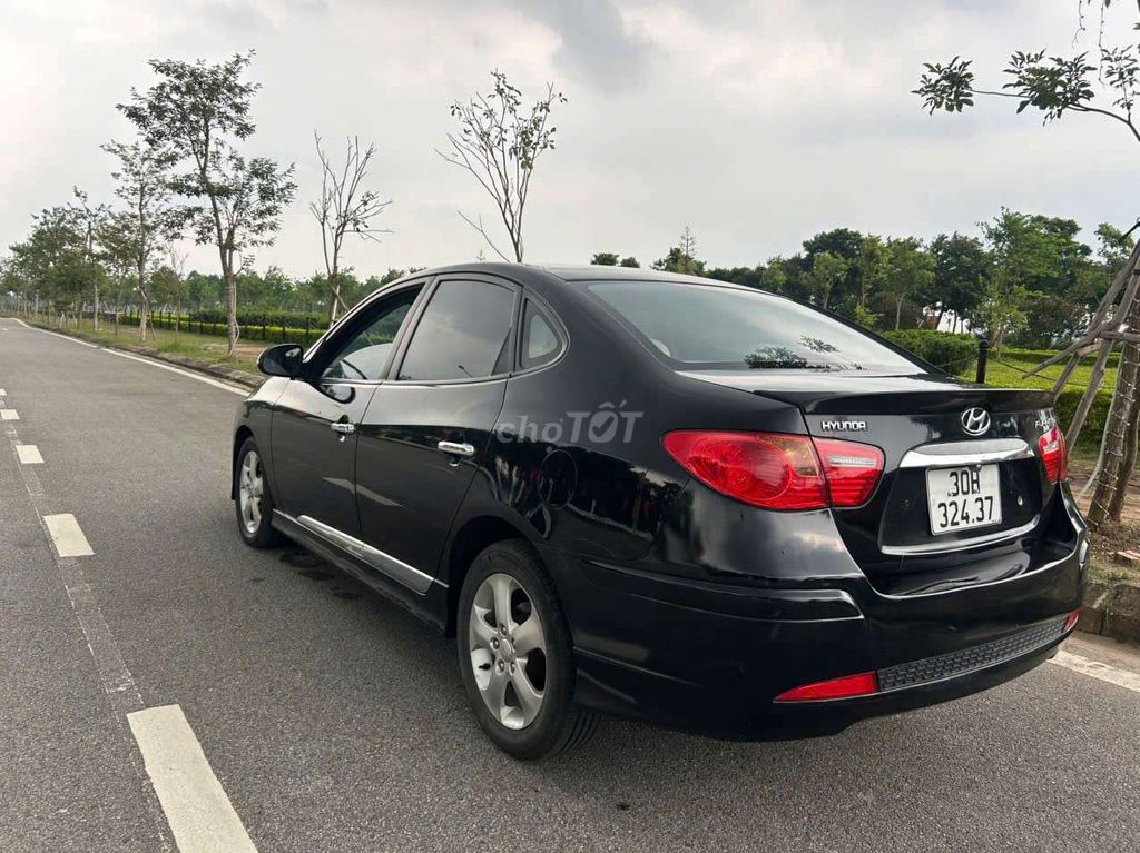 Hyundai Avante - ảnh 1