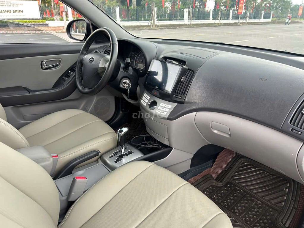 Hyundai Avante - ảnh 4