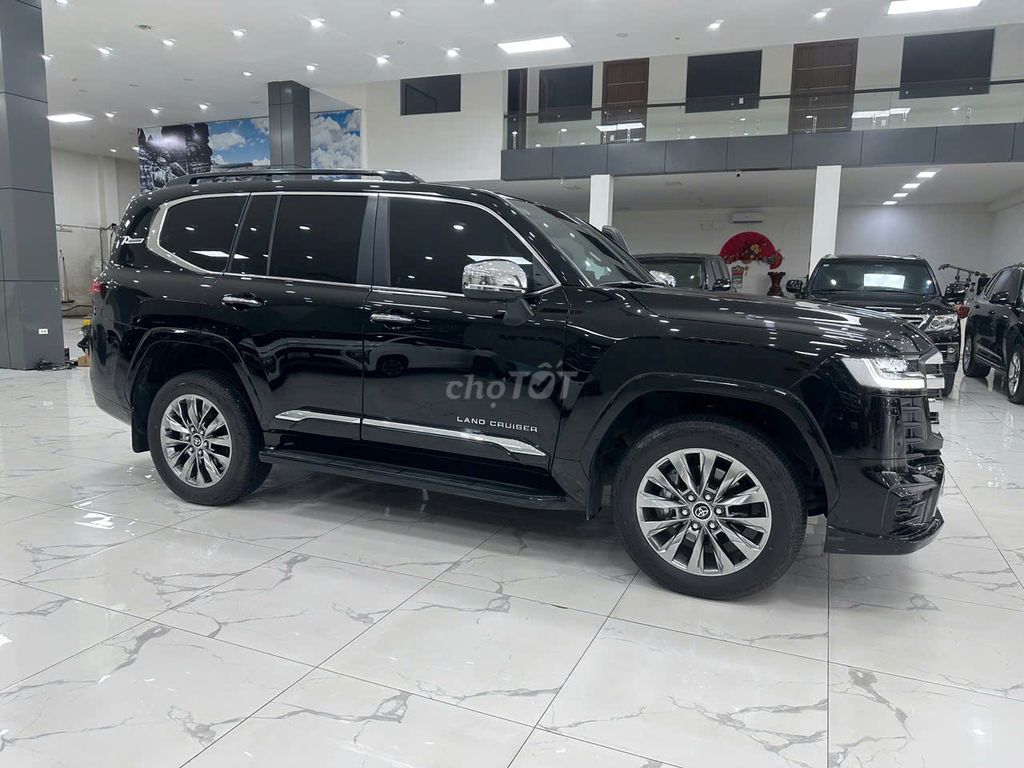 Toyota Land Cruiser LC300 2026 - ảnh 2