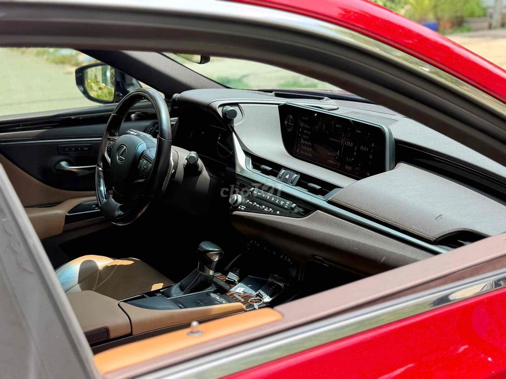 Lexus ES 250 2021 - ảnh 4