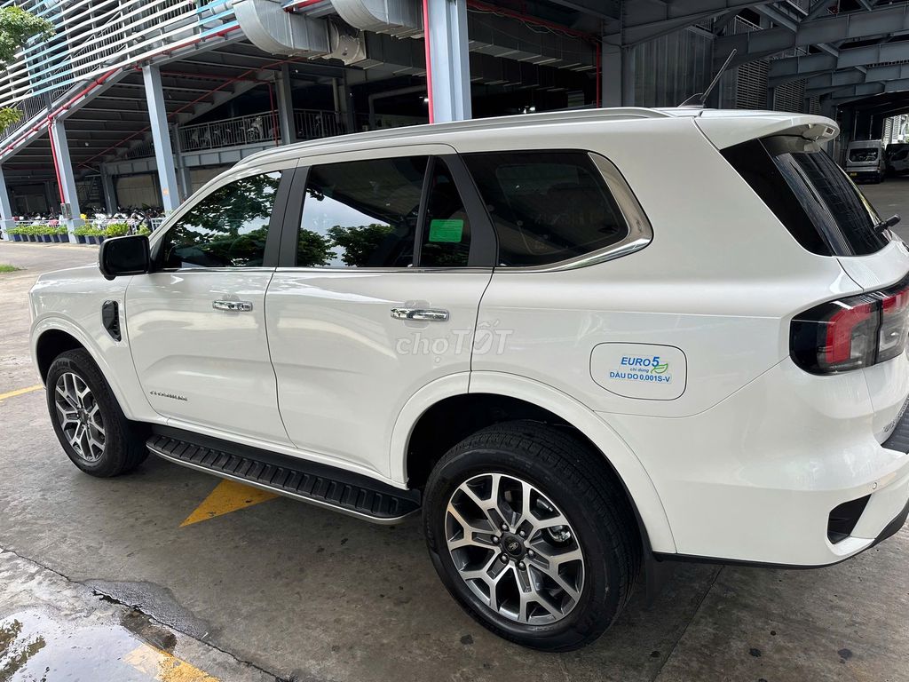 Ford Everest 2025 - ảnh 1