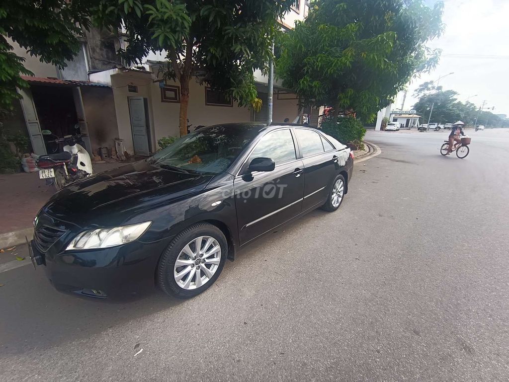 Toyota Camry - ảnh 3