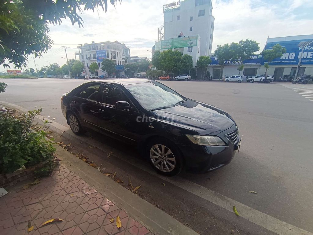Toyota Camry - ảnh 4