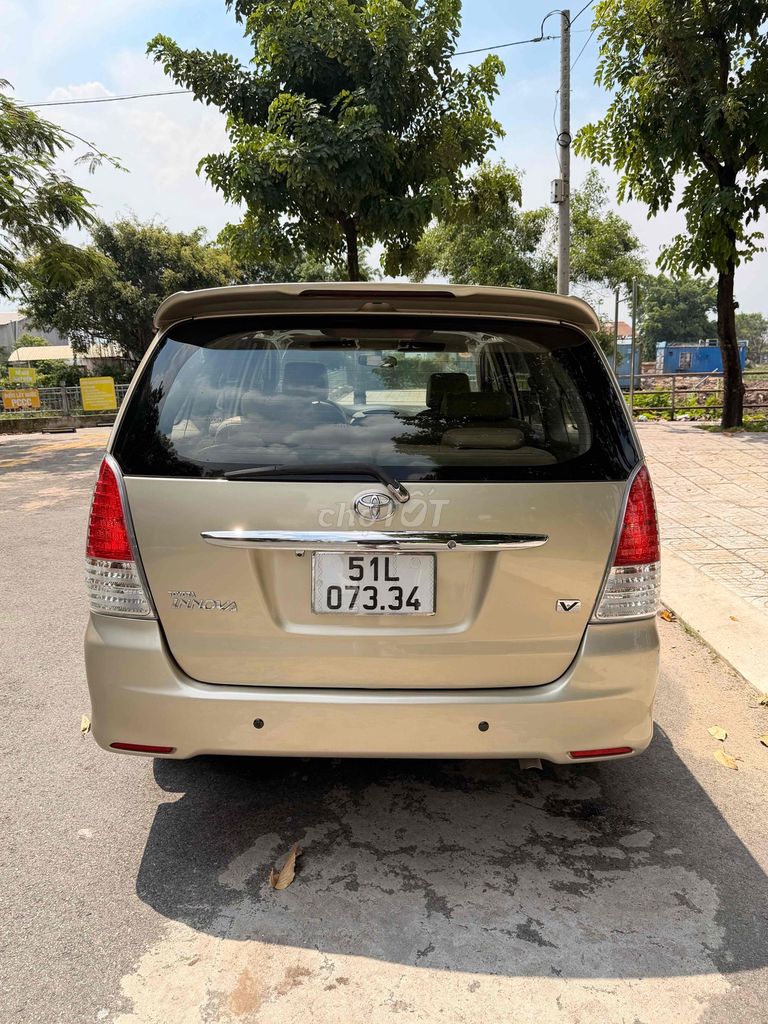 Toyota Innova 2010 - ảnh 3