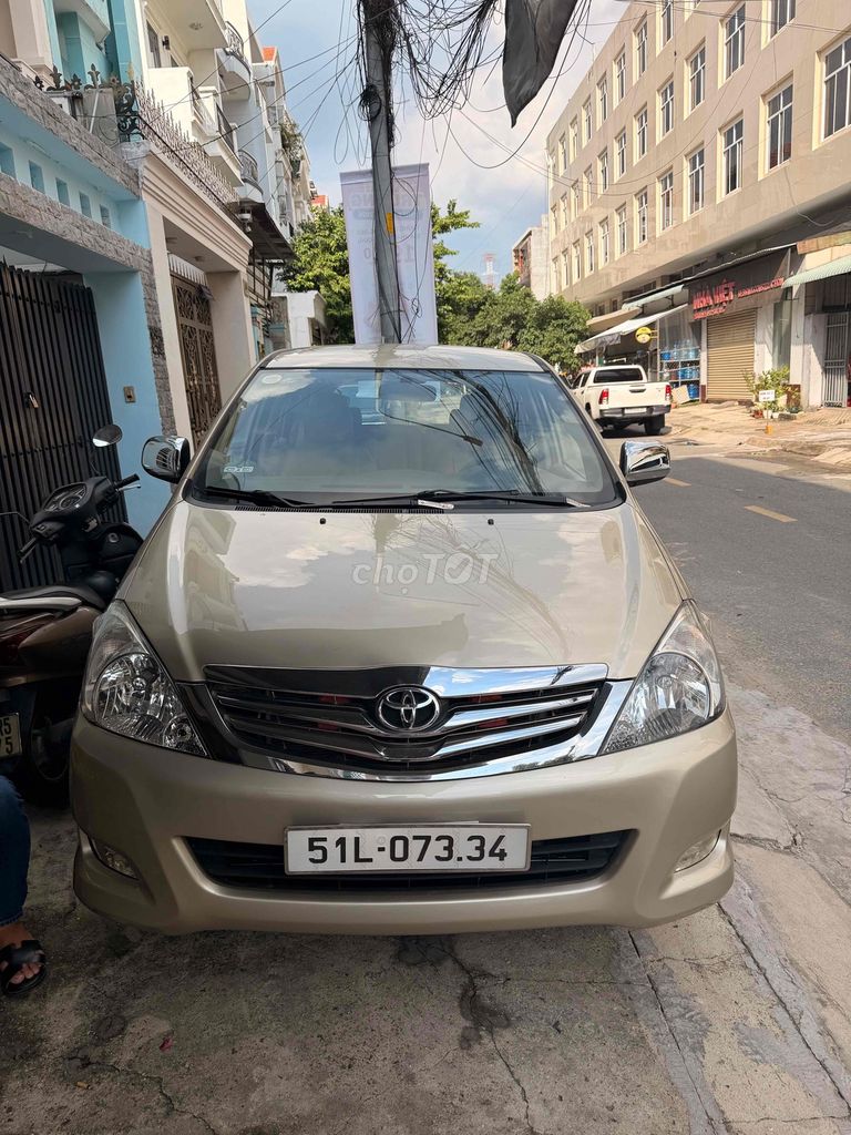 Toyota Innova 2010 - ảnh 4