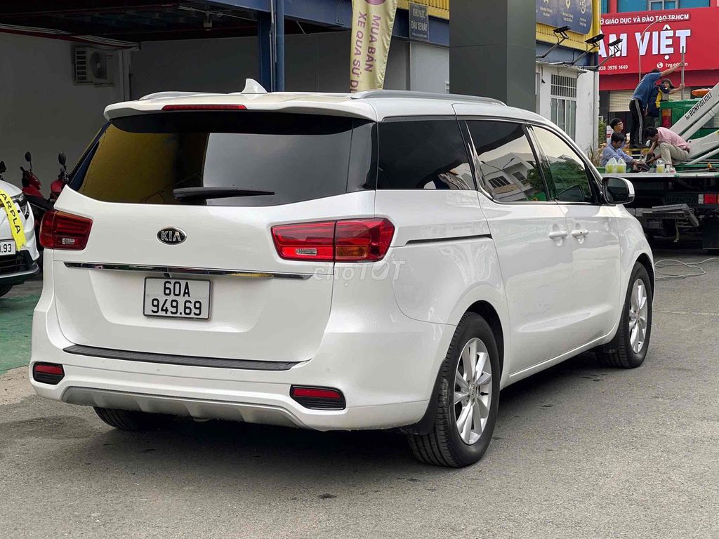 Kia Sedona - ảnh 3