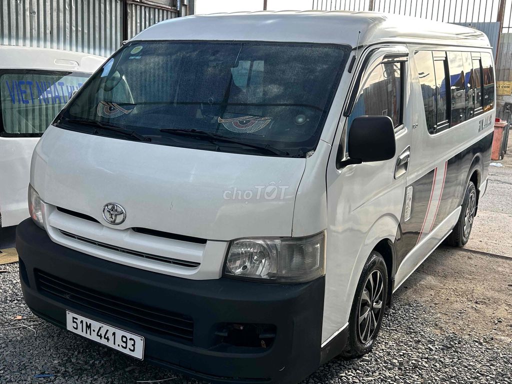 Toyota Hiace - ảnh 1