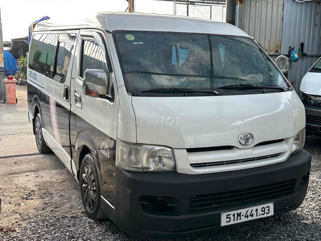 Toyota Hiace - ảnh 4