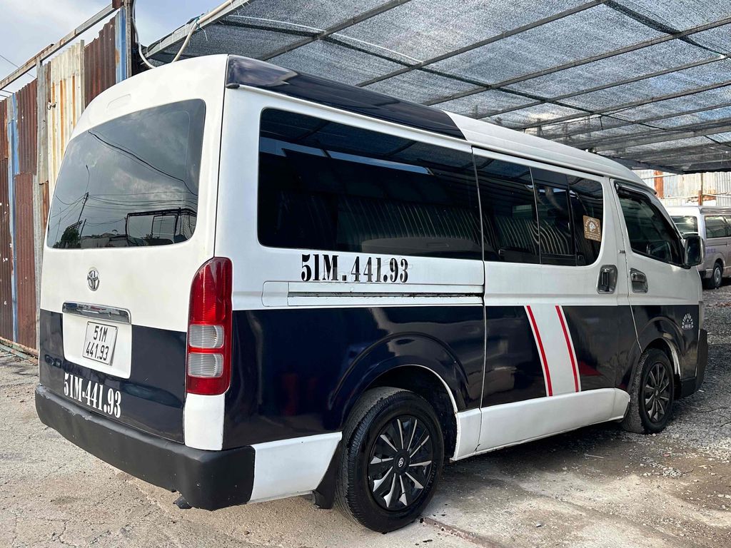 Toyota Hiace - ảnh 5