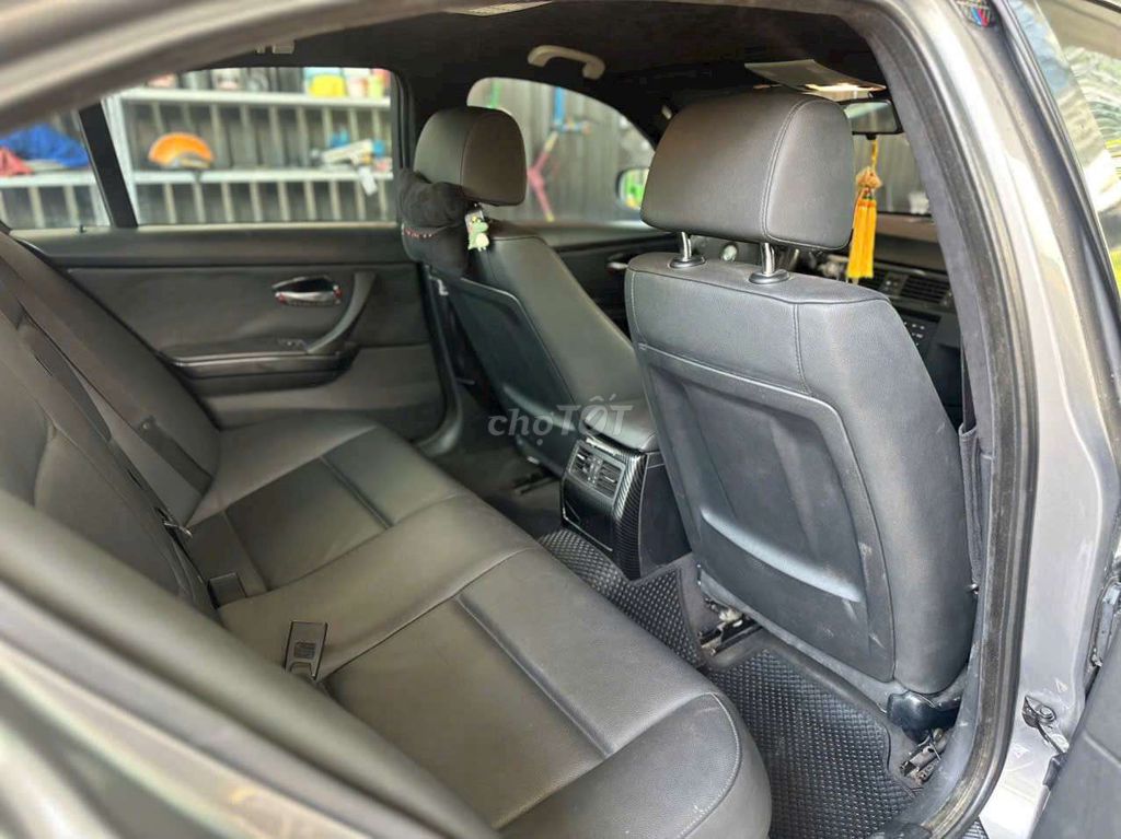 BMW 3 Series - ảnh 1