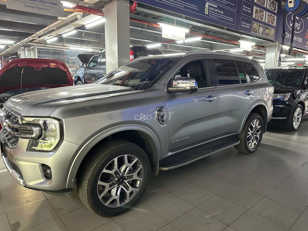 Ford Everest 2023 - ảnh 1