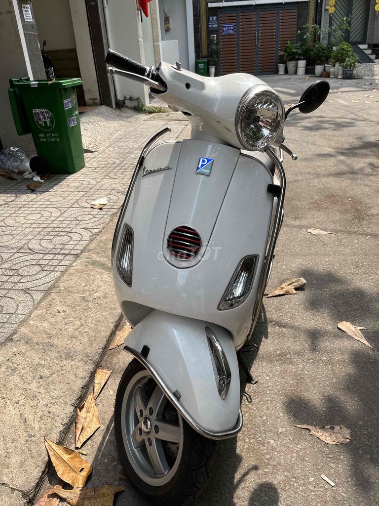Piaggio Vespa 2012 - ảnh 2
