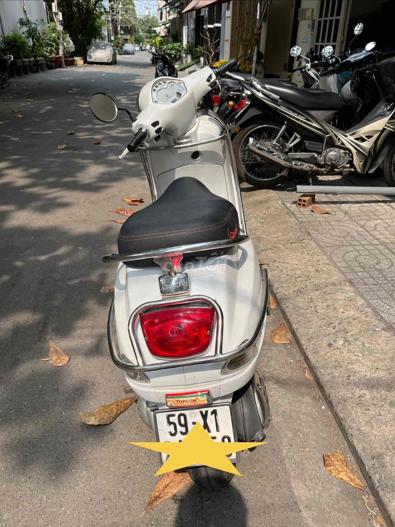 Piaggio Vespa 2012 - ảnh 4