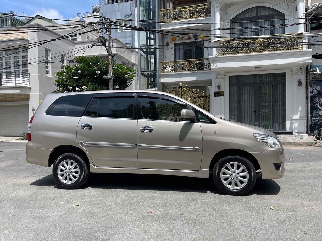 Toyota Innova 2013 - ảnh 3
