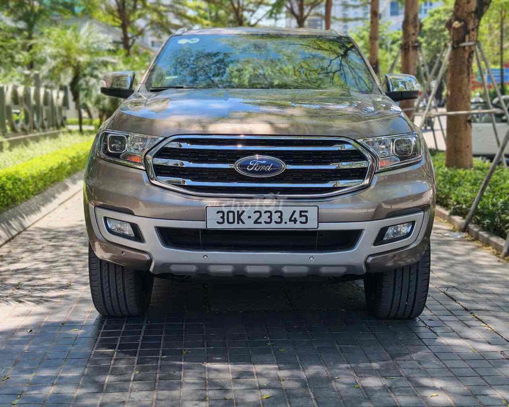 Ford Everest - ảnh 1