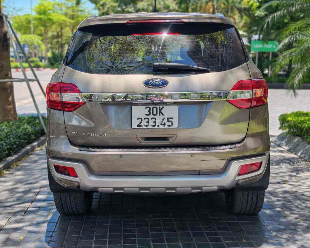 Ford Everest - ảnh 2