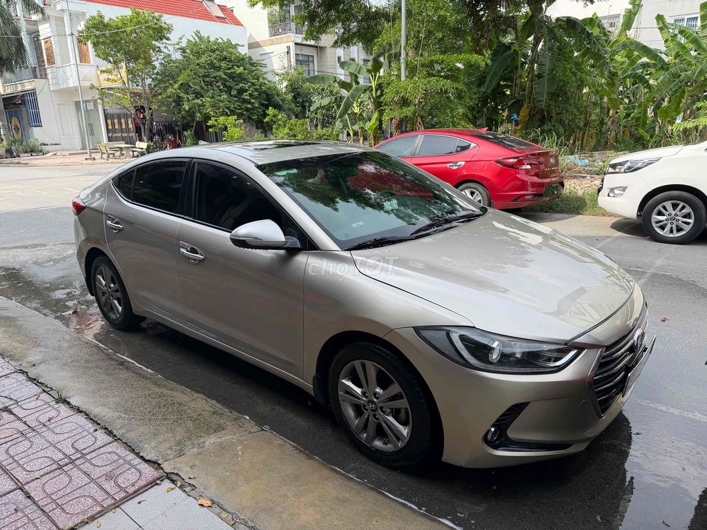 Hyundai Elantra 2018 - ảnh 1