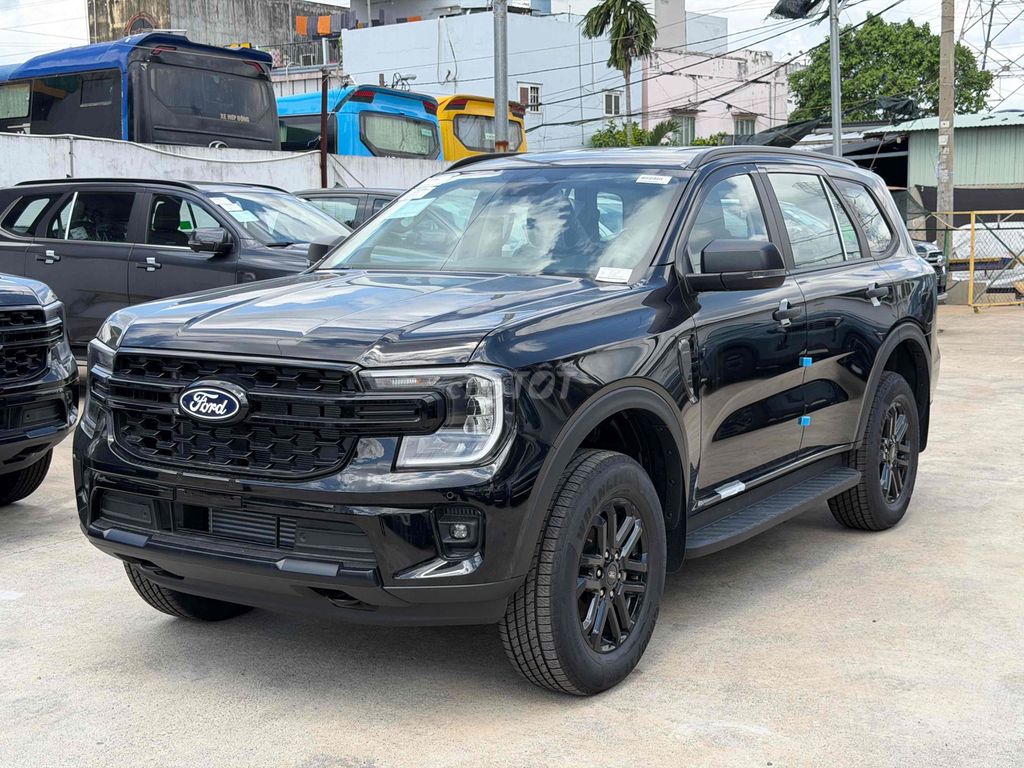 Ford Everest 2026 - ảnh 1