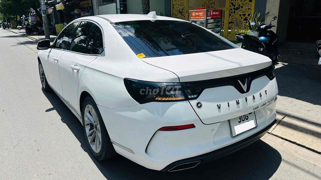 VinFast Lux A2.0 2020 - ảnh 2