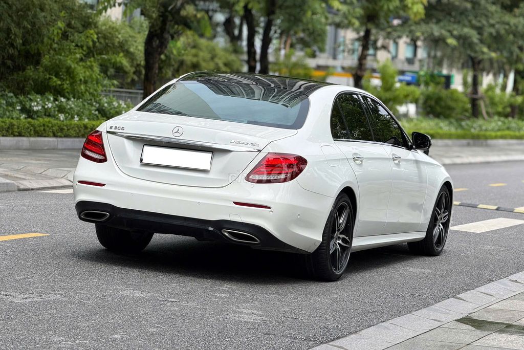 Mercedes-Benz 2020 - ảnh 3