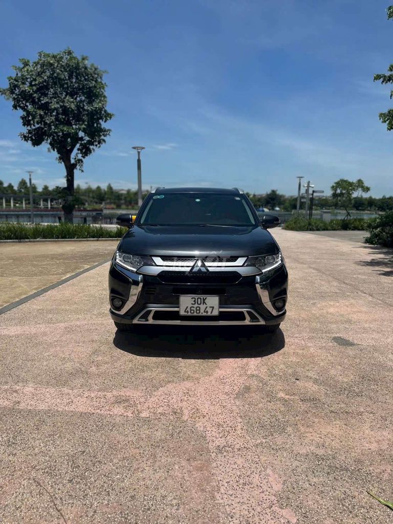 Mitsubishi Outlander - ảnh 1