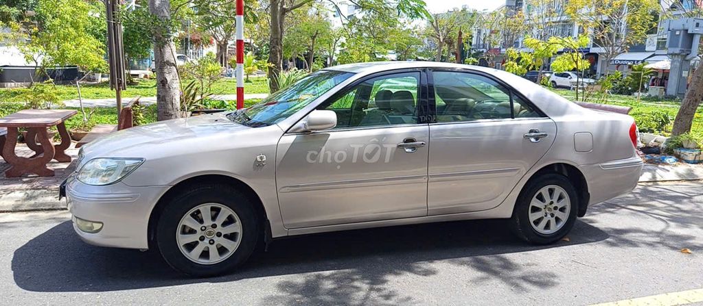 Toyota Camry - ảnh 1